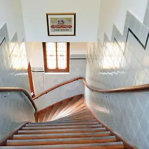 New Monumental Garden View Studio! Bed & Breakfast